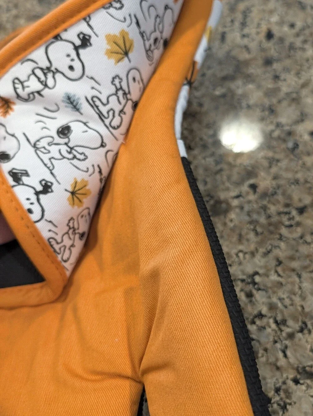 PEANUTS Oversized Oven Mitt Pot Holder Snoopy Woodstock Autumn Fall Foliage NEW